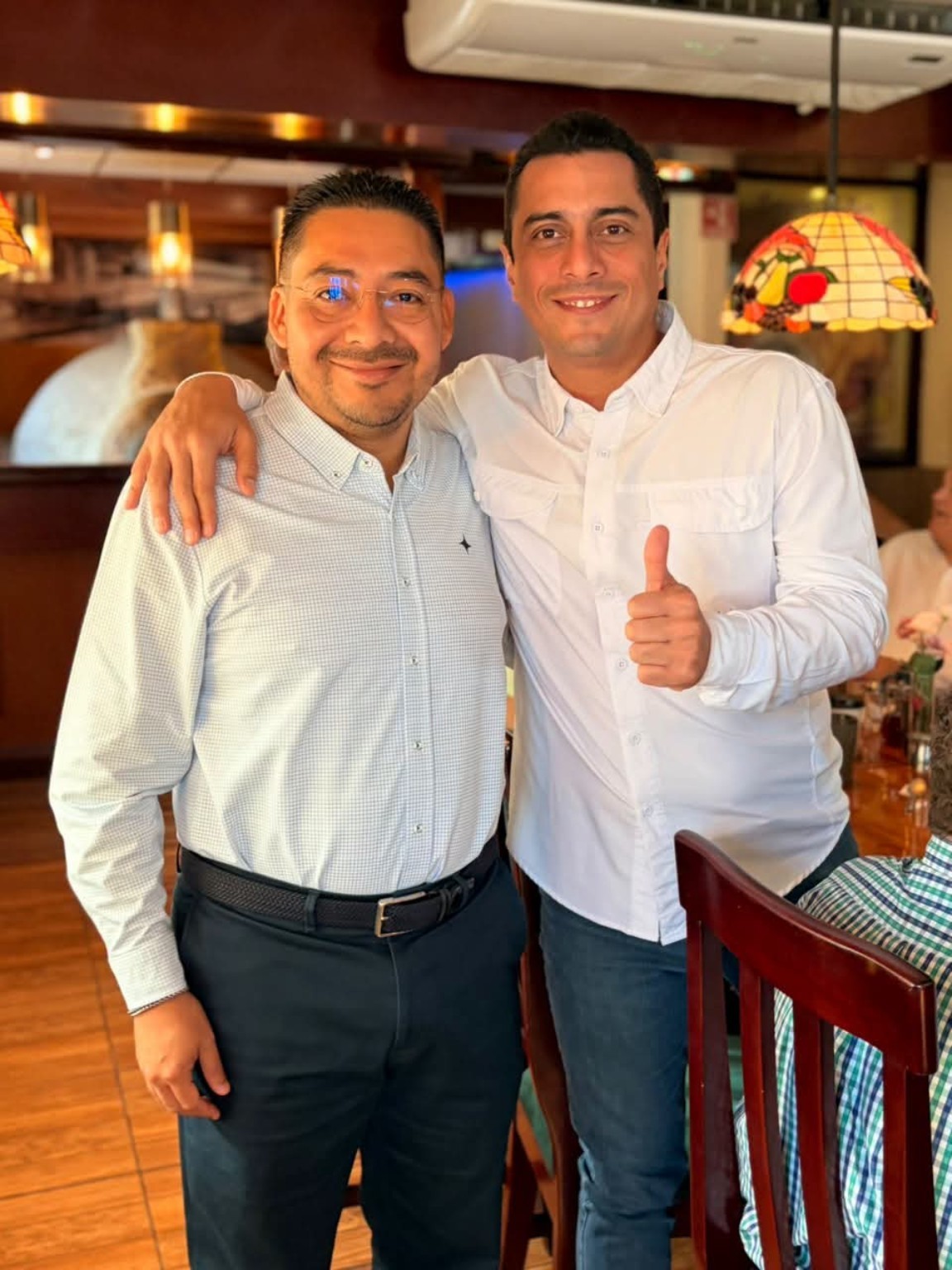 Josué Osmany Palomo Hoil, a la izquierda con lentes, junto a Alejandro Alamilla Villanueva
