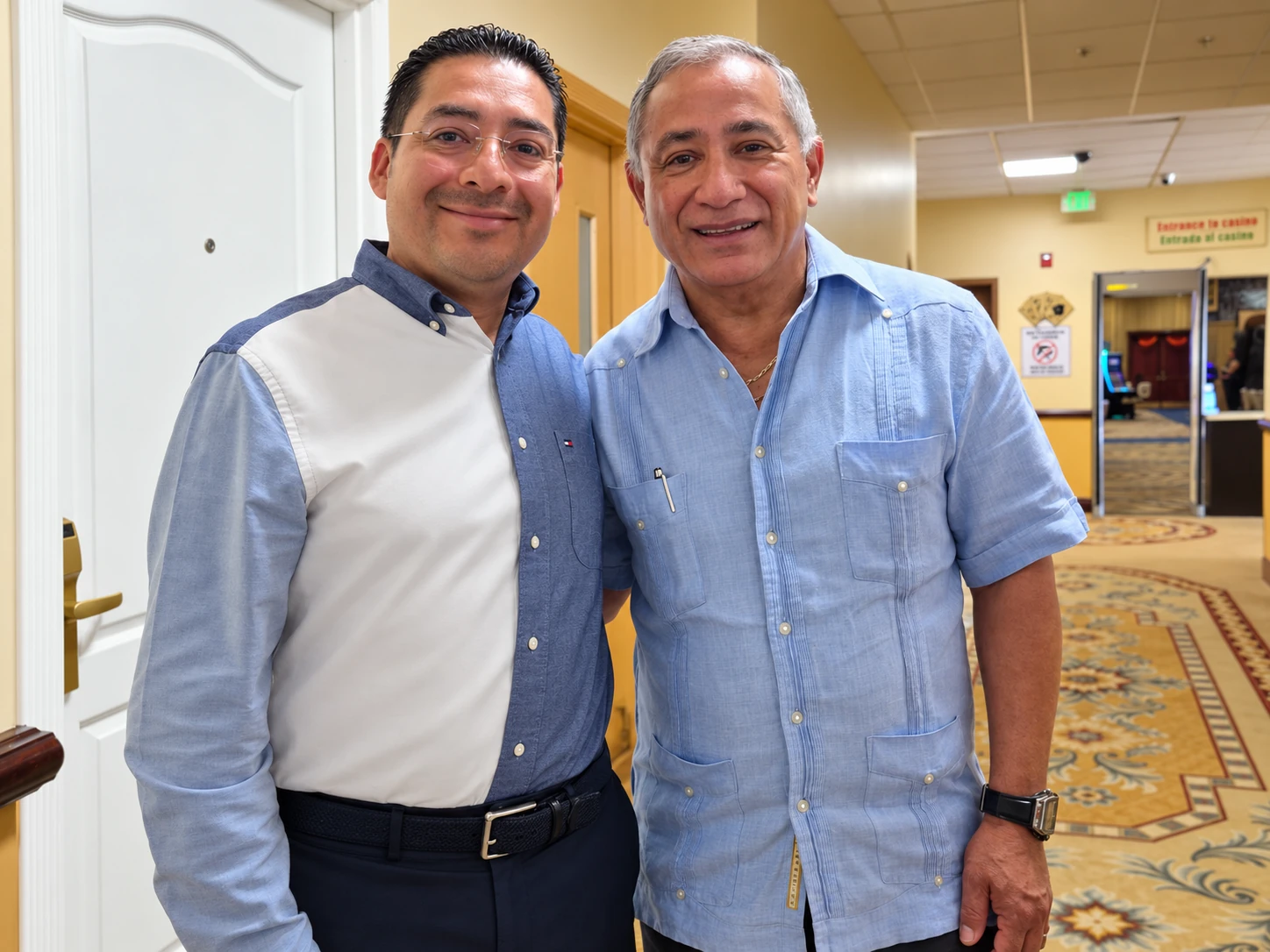 Josué Osmany Palomo Hoil junto a John Antonio Briceño, primer ministro de Belice, durante la inauguración de la Tarjeta de Cruce Fronterizo Digital.